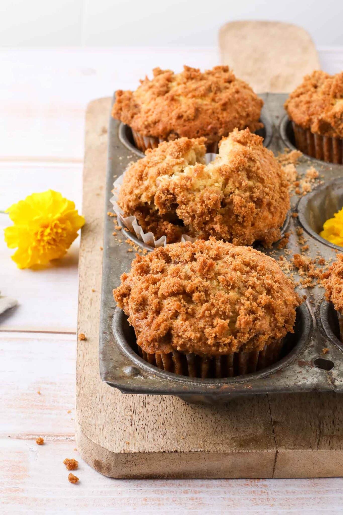How to make banana crumb muffins