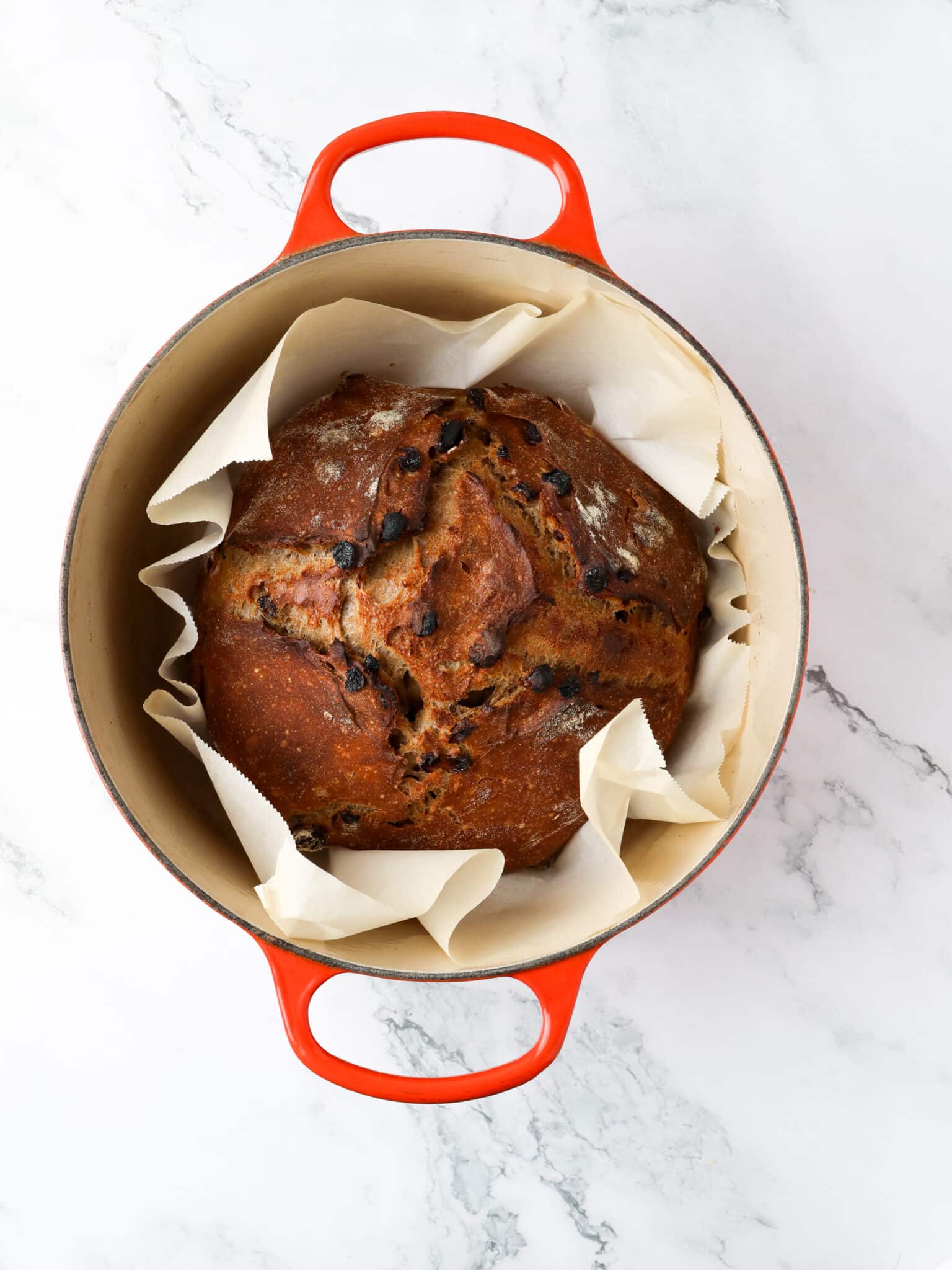 no knead cinnamon raisin bread with golden raisins and brown sugar